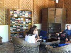 Bibliothek und Unterrichtsraum