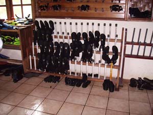 Tauchanzüge und Boots in allen Größen