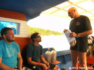 Briefing on the diveboat Raja Laut by Roberto