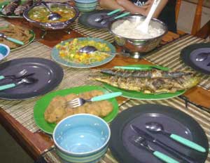 Mittag- und Abendessen im Restaurant des Raja Laut