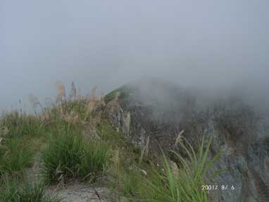 Path around the crater of Mahawu with thick sulphur clouds