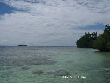 Little island for non-divers: snorkelling and sunbathing