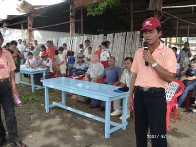Outrigger race in Tanahwangko